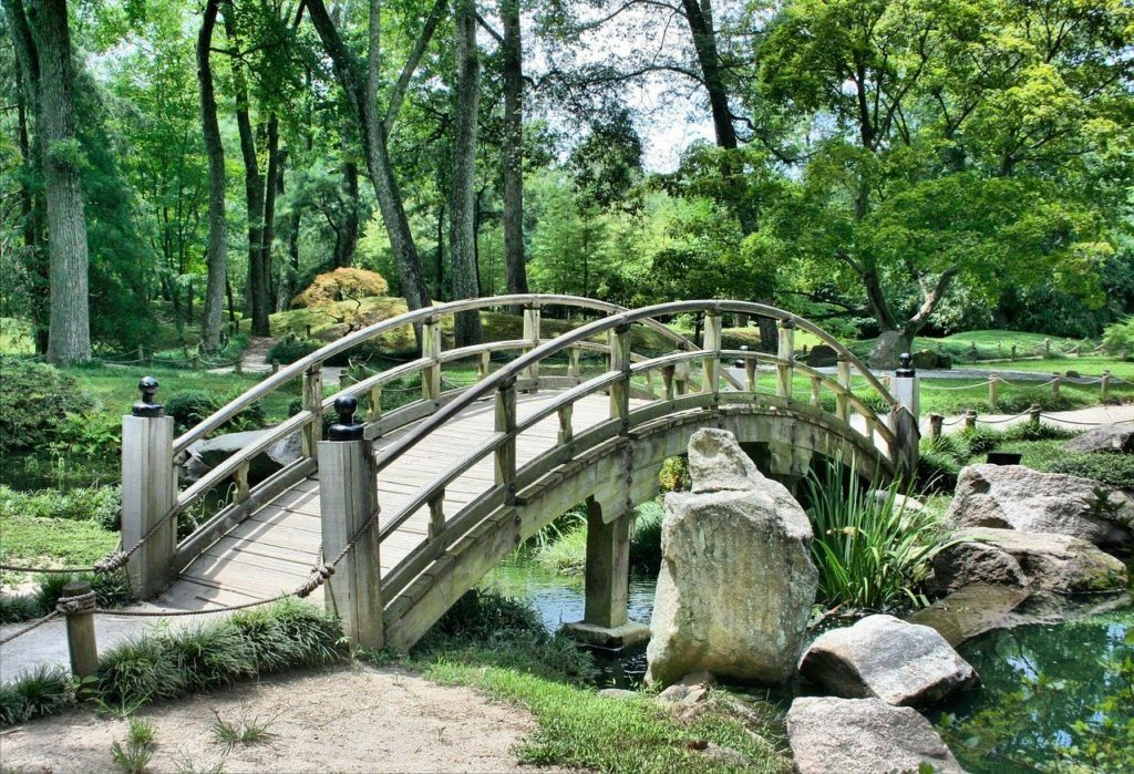 Garten Brücke by JamesDeMers Pixabay